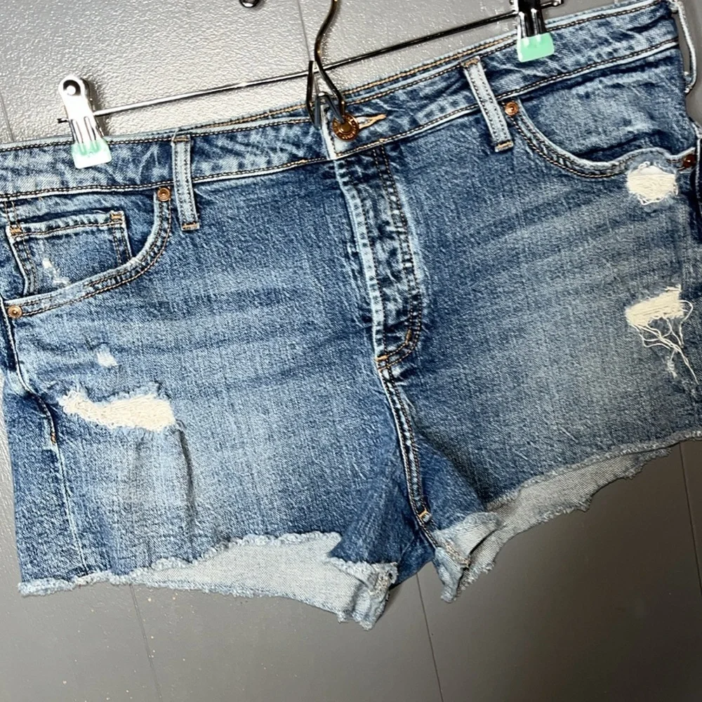Silver Jeans Hello Shorty Shorts Sz W32‎ Distressed